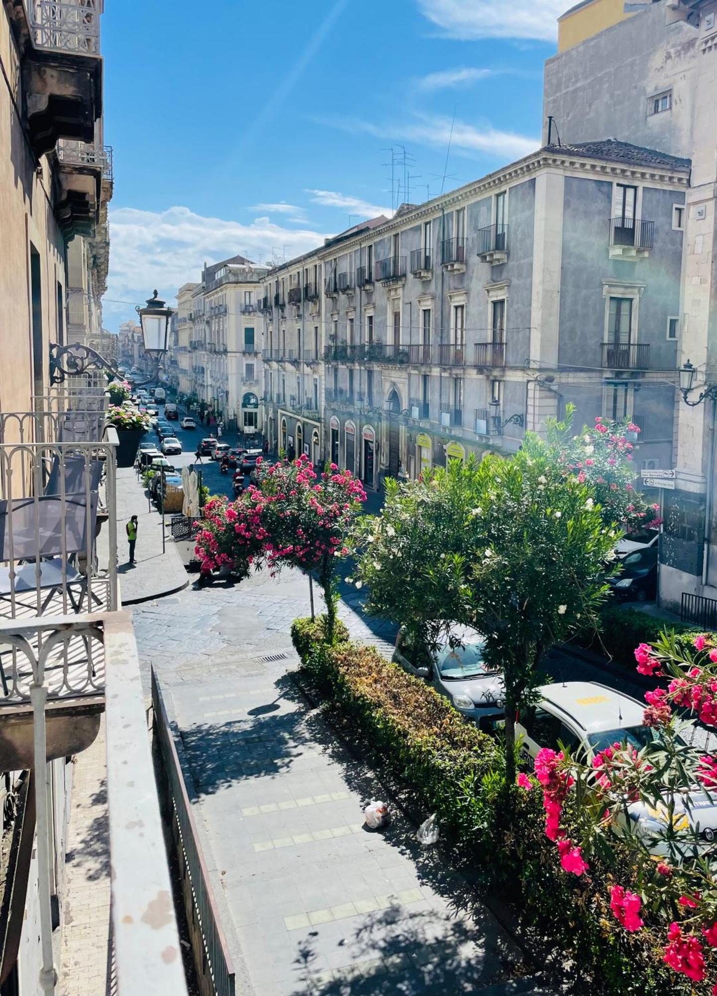 Opera Boutique Bed & Breakfast Catania Bagian luar foto